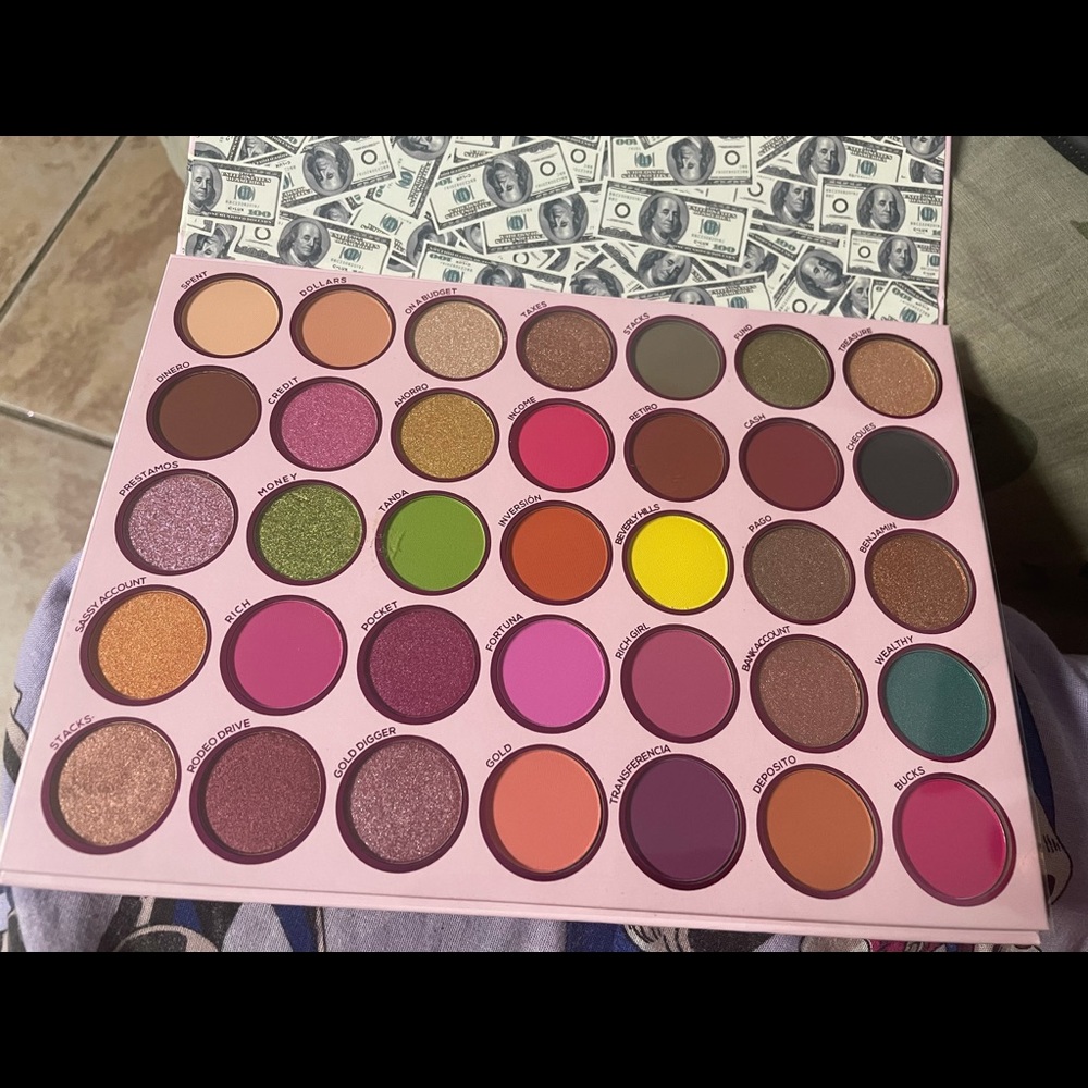 In love with the eyeshadow palette